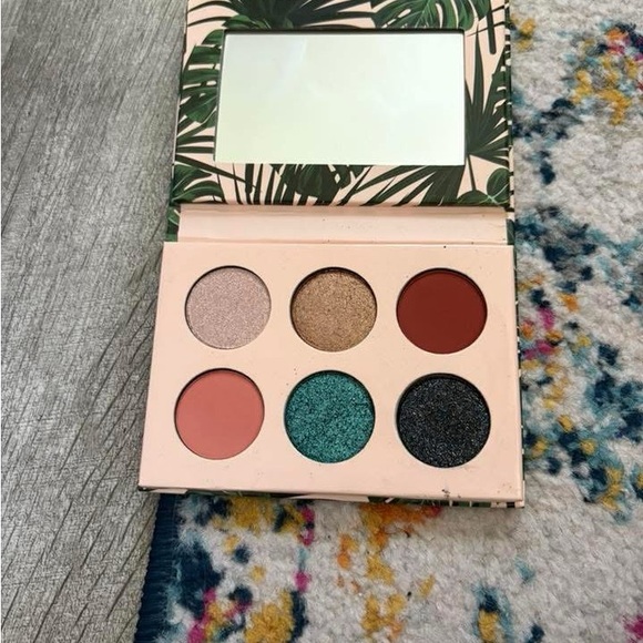 Dose of Colors Iluvsarahii palette - Picture 1 of 1